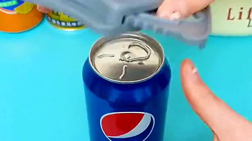 老婆買回來的工具,用來開蓋子很好用,老人孩子的好幫手